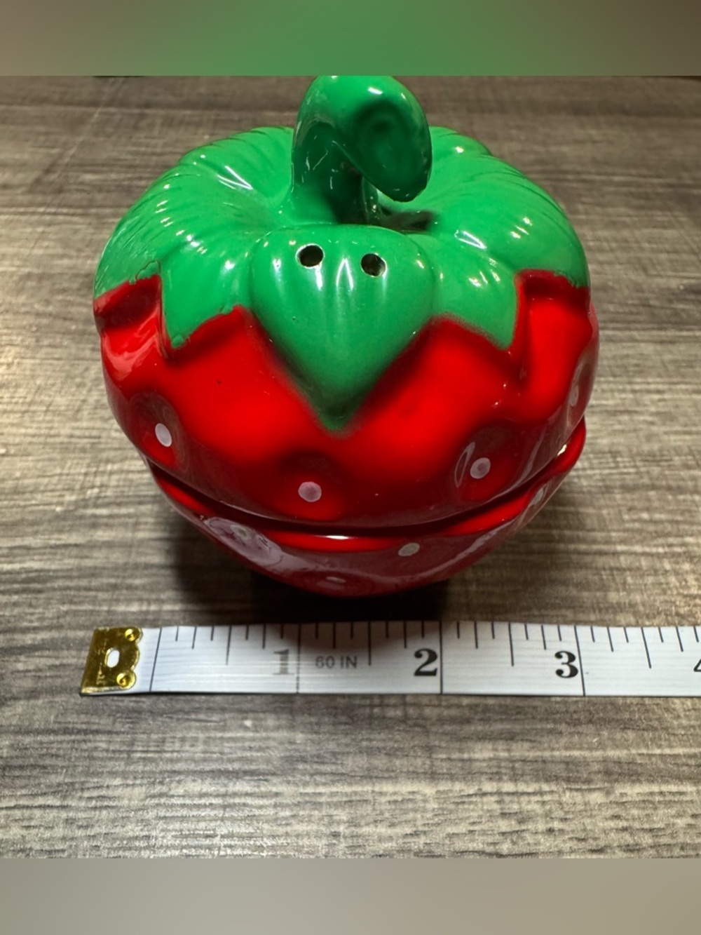 Vintage Wal-Mart Taiwan Strawberry Ceramic Salt & Pepper Shaker Set - Picture 7 of 7